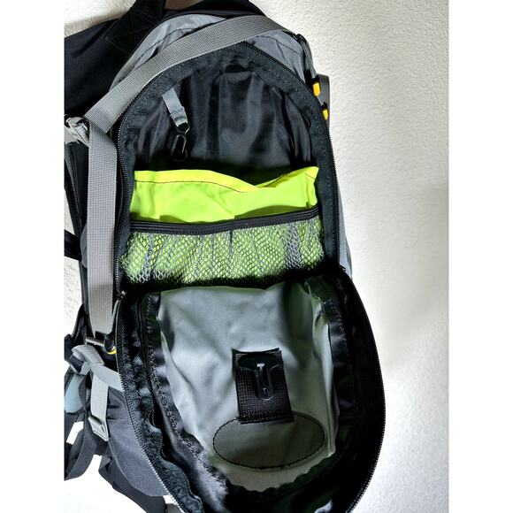 CamelBak H.A.W.G. Hydration Daypack w/ Bladder Gray/Black Waist & Chest Straps - Picture 9 of 16